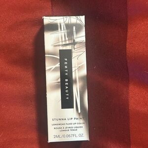 Fenty Beauty Stunna Lip Paint in unveil